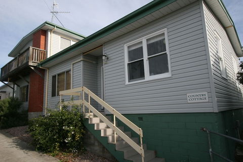 Cedar Cottages Blackmans Bay - Travel Search 0