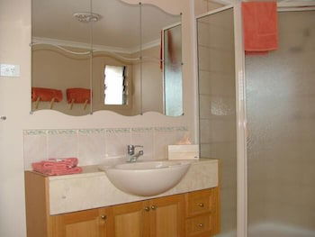 Hillview Cottages - Travel Search 4
