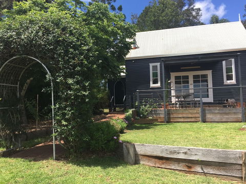 Hillview Cottages - Travel Search 1