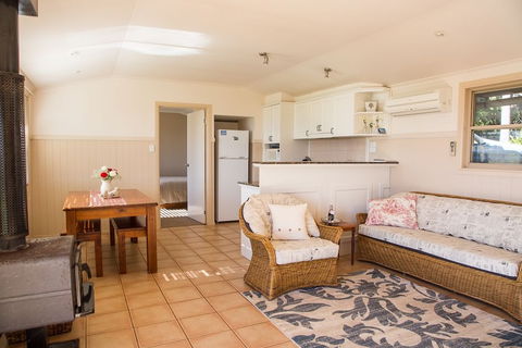 Hillview Cottages - Travel Search 5