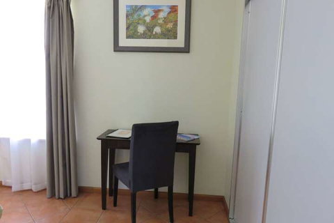 Ochre Moon B&B - Travel Agents 6