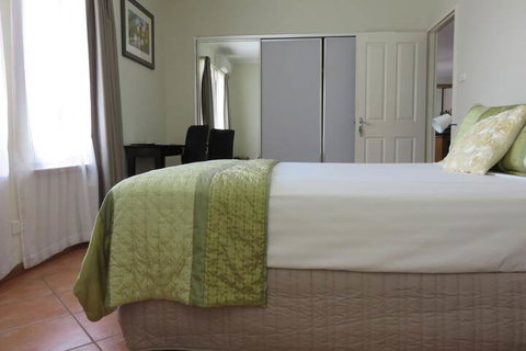 Ochre Moon B&B - Travel Agents 7