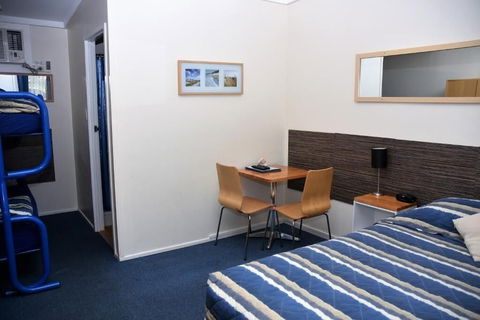 Chinchilla Motel - Travel Search 1