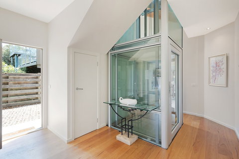 Rolling Waves 3 - Travel Agents 1