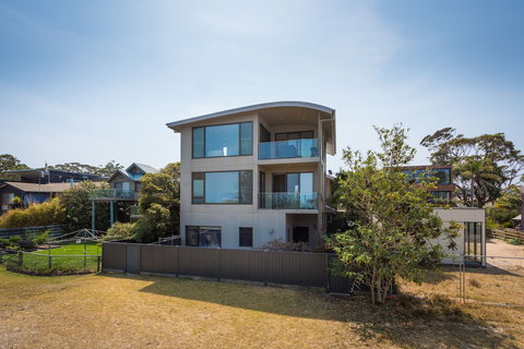 Rolling Waves 3 - Travel Agents 3