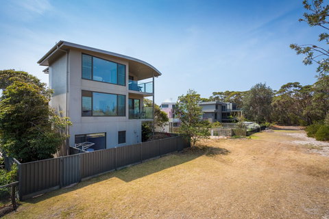 Rolling Waves 3 - Travel Agents 2