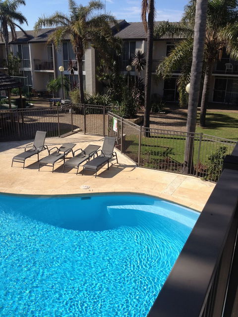 Mandurah Motel And Apartments - Cruises Travel 0