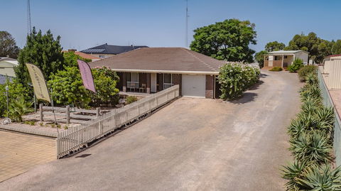 Moonta Bay Accommodation - Travel Search 0