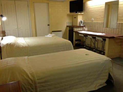 Robertson Country Motel - Travel Search 6