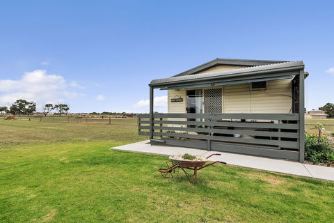 The Oxley Estate - Travel Agents 0