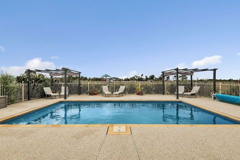 The Oxley Estate - Travel Agents 5