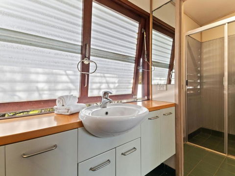Laguna House - Travel Agents 1