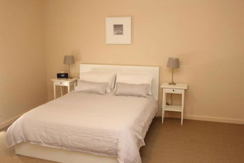 The Lighthouse Beachfront Accommodation - Travel Search 5