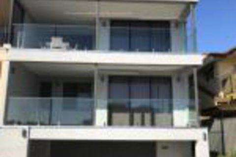 The Lighthouse Beachfront Accommodation - Travel Search 0
