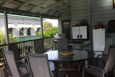 Pitstop Lodge Guesthouse B & B - Travel Agents 5