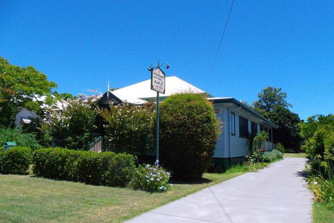 Pitstop Lodge Guesthouse B & B - Travel Agents 3
