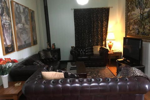 Pitstop Lodge Guesthouse B & B - Travel Agents 7