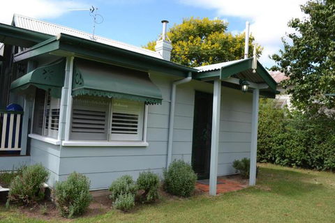Pitstop Lodge Guesthouse B & B - Travel Agents 4
