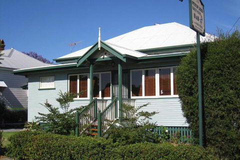 Pitstop Lodge Guesthouse B & B - Travel Agents 2