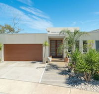 Currawong Close - Rejuvenate Stays - Travel Agents