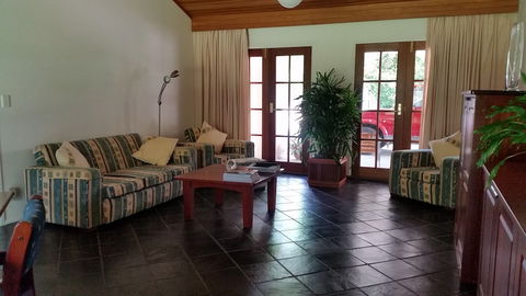 Mescal's At Pampoolah B&B - Cruises Travel 0