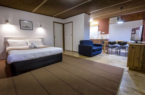 Boat Ramp Motel - Travel Agents 6