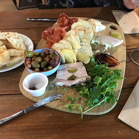 Hudsons Road Wine & Beer - Cruises Travel 0