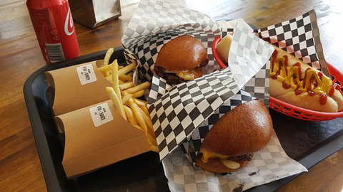 Melbourne Hotdog & Burger House - Travel Agents 0