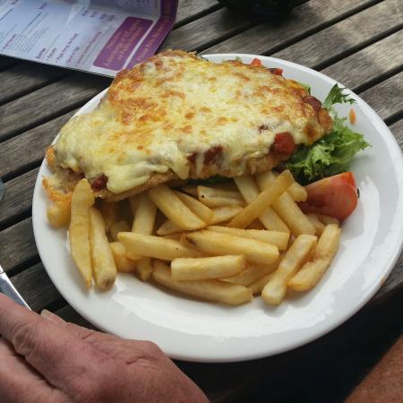 Brownz Courtyard Cafe - Cruises Travel 0