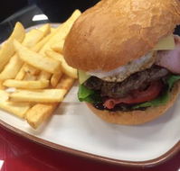 Drouin PizzaBurger Lounge - Cruises Travel