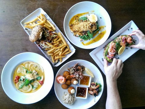 Bluewater Cafe - Tourism Guide 0
