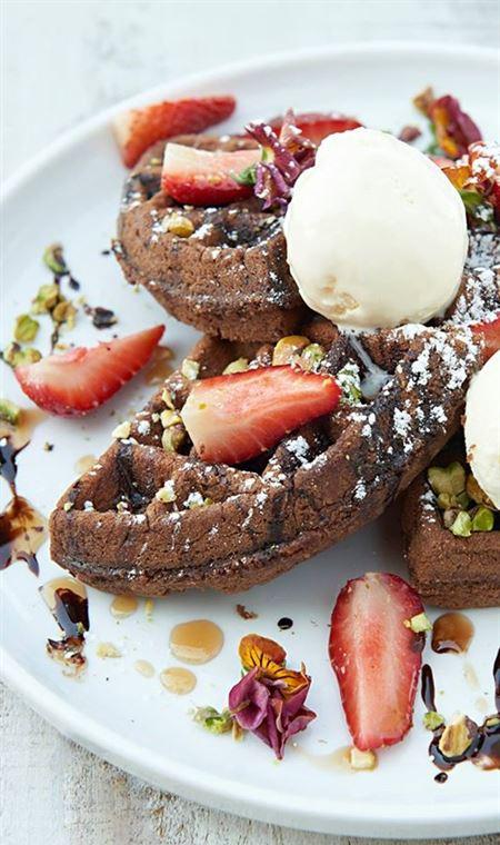 Albert & Moore - Travel Agents 2