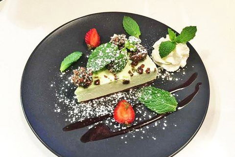 Albert & Moore - Travel Agents 6