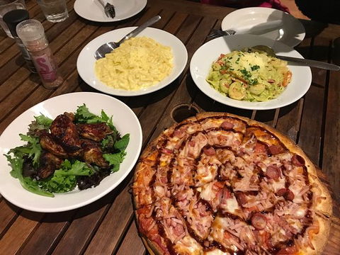 Emerald Beach Pizza & Pasta - Travel Agents 0