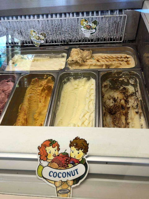 Oggies Ice Cream Cafe - Cruises Travel 0
