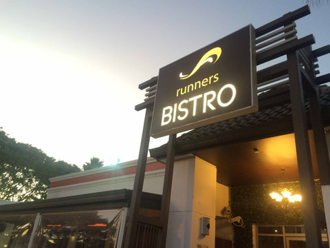 Runaway Bay Tavern - Tourism Guide 0