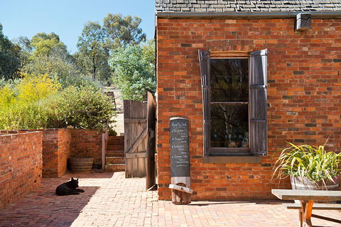 Sally's Paddock At Redbank Winery - Cruises Travel 0