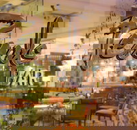 Pearl's Bar - Travel Agents