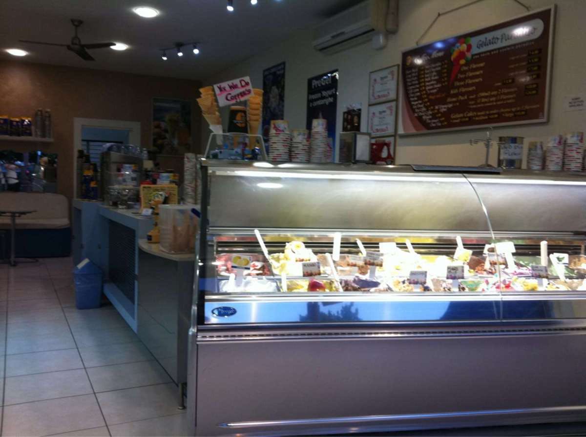 Paradise Point QLD Travel Search