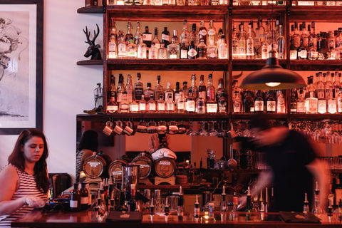 White Oaks Saloon Bar And Dining - Cruises Travel 1