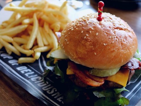 Ducks Nuts Bar & Grill - Tourism Guide 2