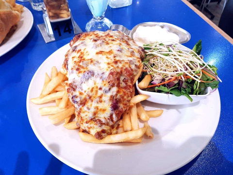 Lazy Moe's - Tullamarine - Travel Agents 0