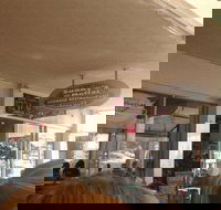 Sunny's  Moffat - Travel Search