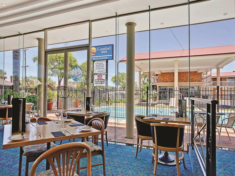 Comfort Inn Blue Lagoon Sails Restaurant - Sails Restaurant Closed Until Further Notice - Travel Agents 0