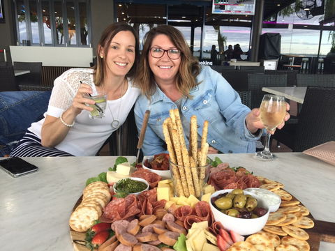 Mulwala Water Ski Club Dining - Travel Agents 1