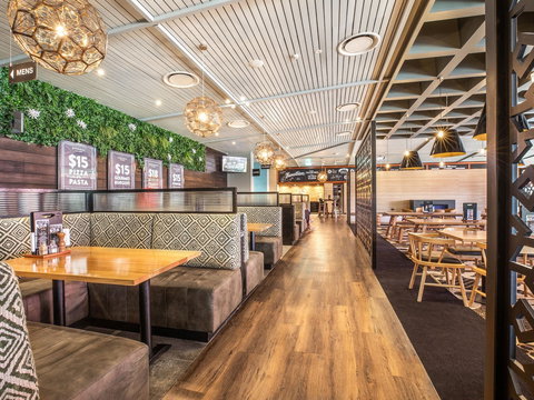 The Ranch Hotel - Travel Agents 1