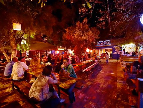 Montes Lounge - Travel Search 0