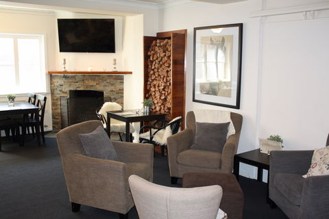 Criterion Bistro Crookwell - Cruises Travel 0