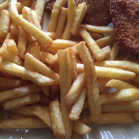 Fish Food With A Difference - Travel Agents 0