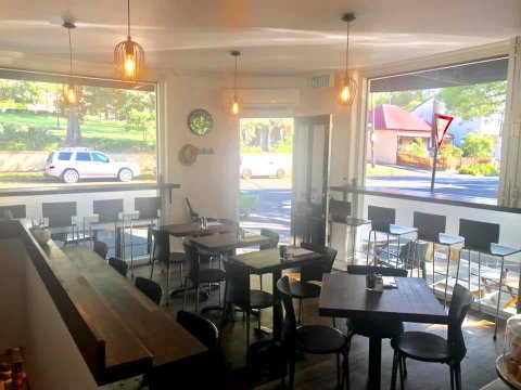 Hollis Park Cafe - Tourism Guide 0